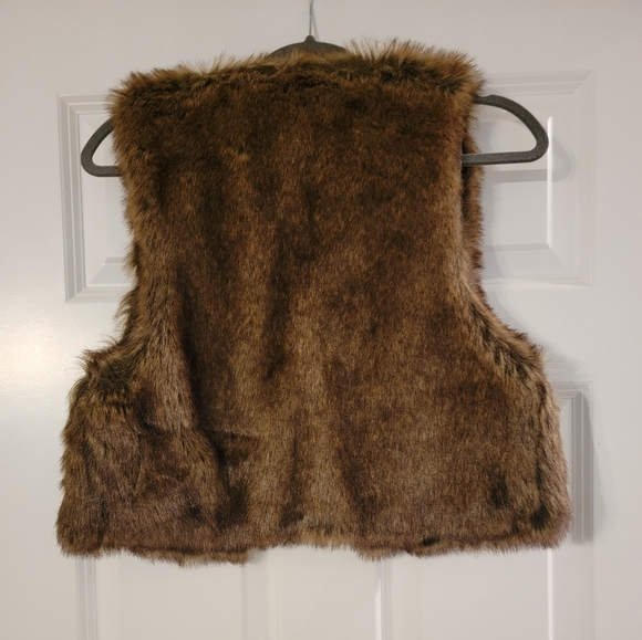 Faux Fur Cropped Vest - Picture 4 of 8